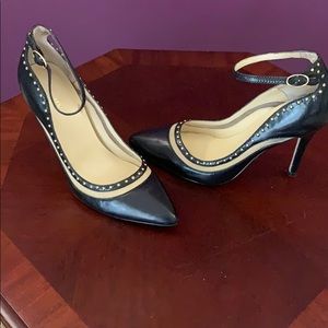 Levity Kimi black heels